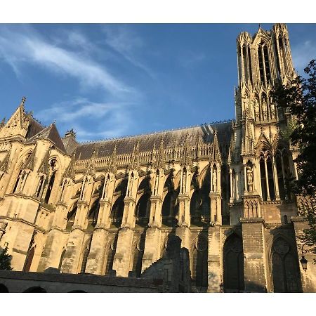 Chez La Reg'- Aux Pieds De La Cathedrale Apartment Reims Ngoại thất bức ảnh