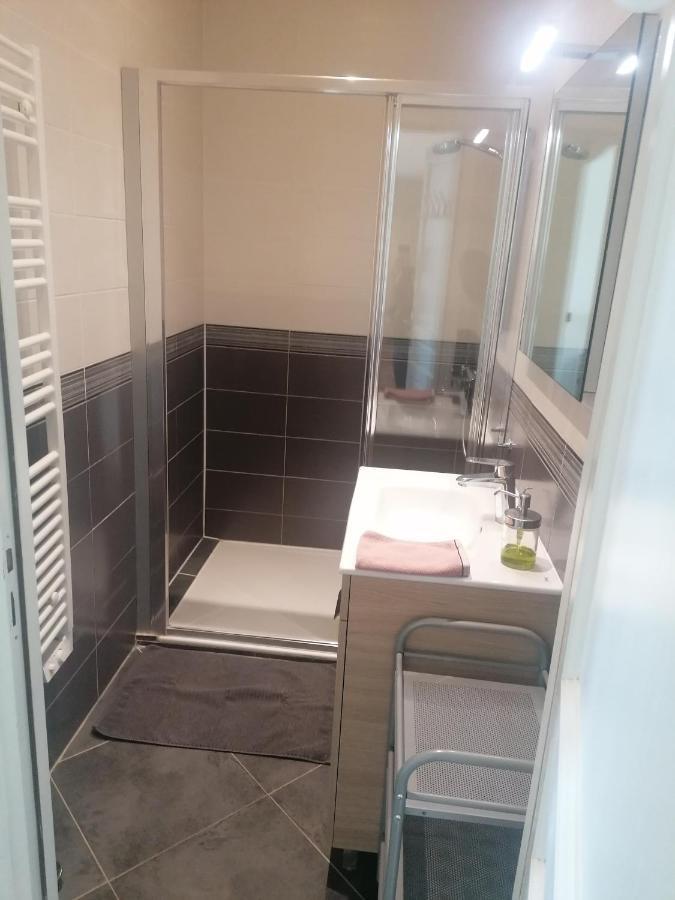 Chez La Reg'- Aux Pieds De La Cathedrale Apartment Reims Ngoại thất bức ảnh